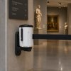 Wit wandbehuizing met textiel riem van 3 meter geïnstalleerd in een museum