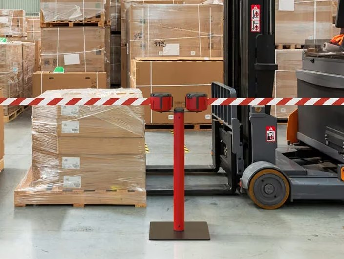 Poteau sécurité Safety jaune haute-visibilité pour zone industrielle